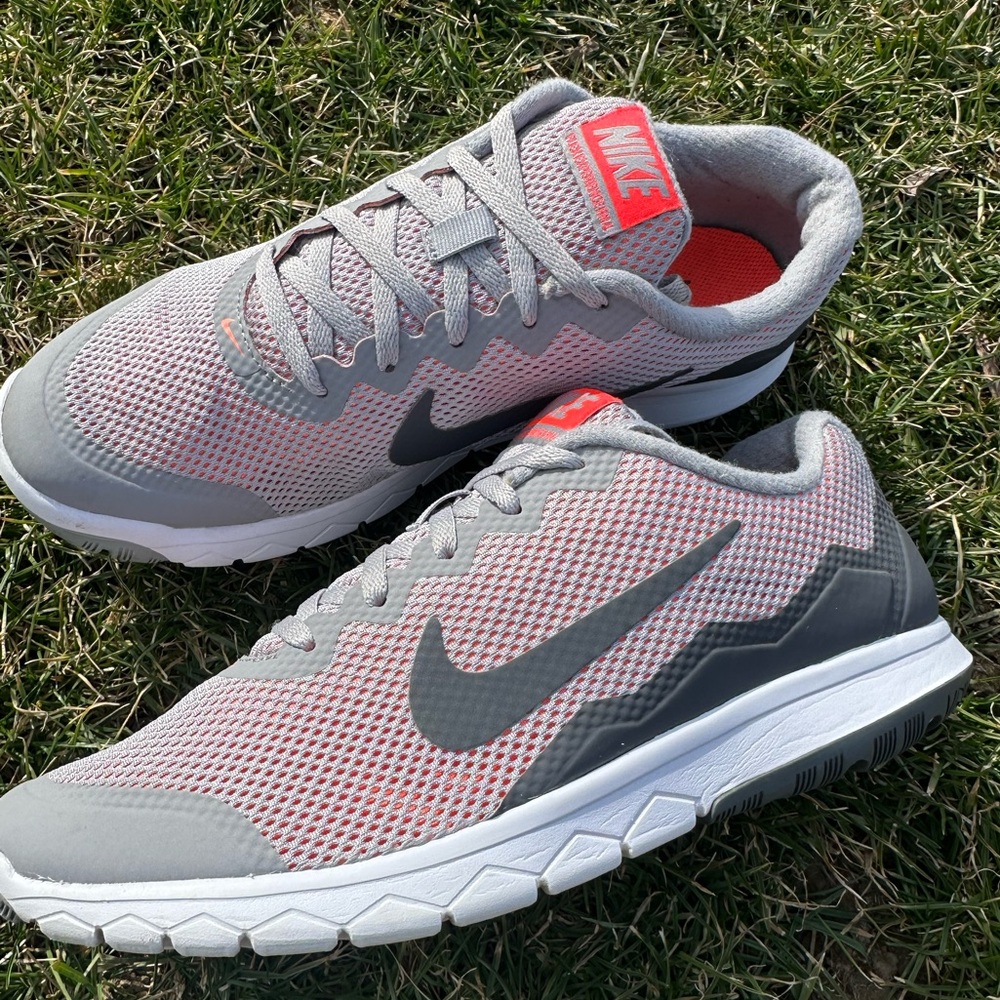 Nike Gray and Coral Sneaks - Picture 2 of 6